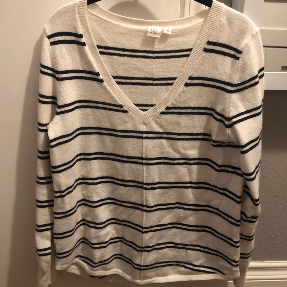 Gap v-neck sweater